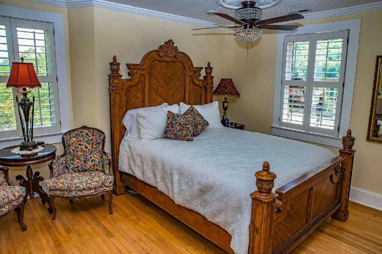 ホテルChimney Rock Manor エクステリア 写真